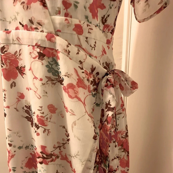 BARDOT NWOT Floral Short Sleeve Wrap‎ Dress - Picture 9 of 11